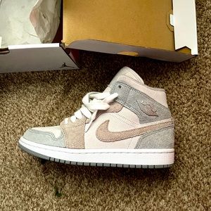 Women’s Air Jordan 1 Mid SE  Sz 6.5